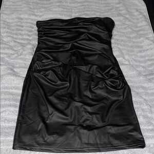 Chic Black Strapless Dress